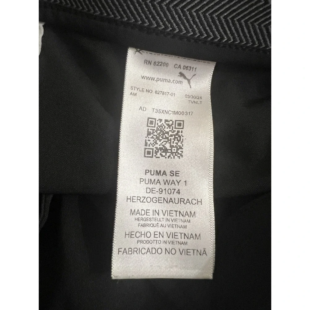 PUMA Men's Black Shorts Size 40 Athletic Training Casual Logo Performance